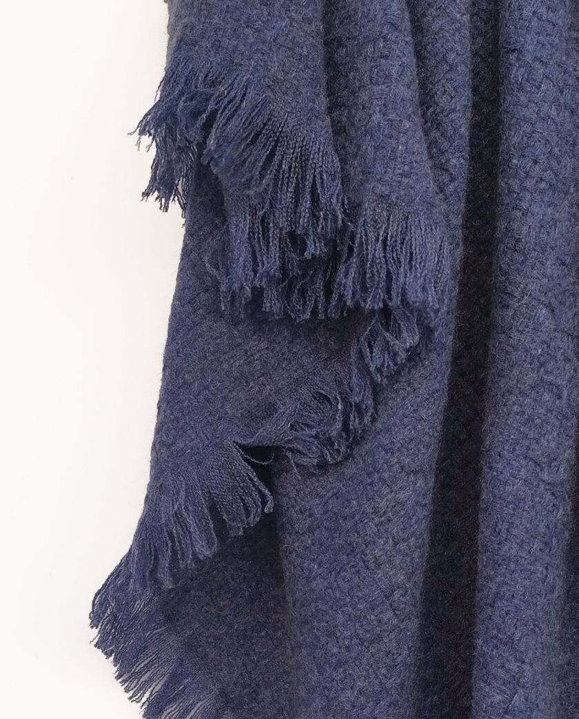 Medium cashmere shawl with fringes