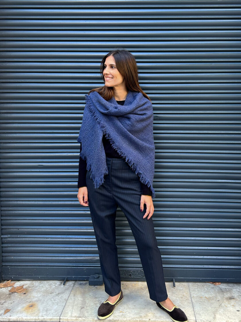 Medium cashmere shawl with fringes