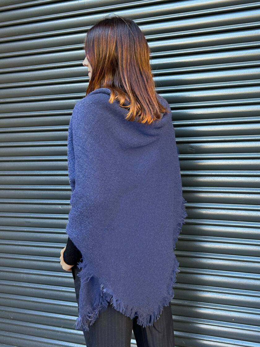 Medium cashmere shawl with fringes