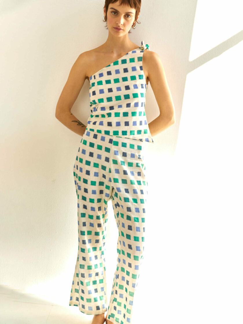 Asymmetric Chess Top