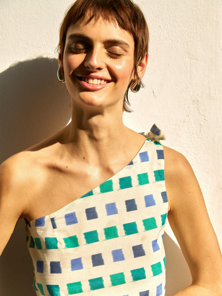 Asymmetric Chess Top