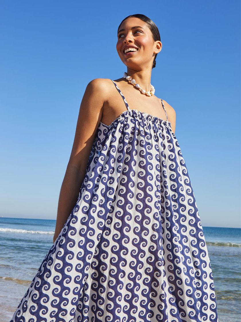 vestido-largo-estampado-olas-azul