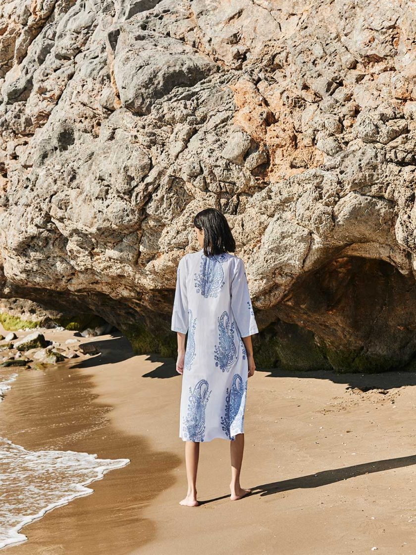 vestido-midi-blanco-paisley-azul-algodon