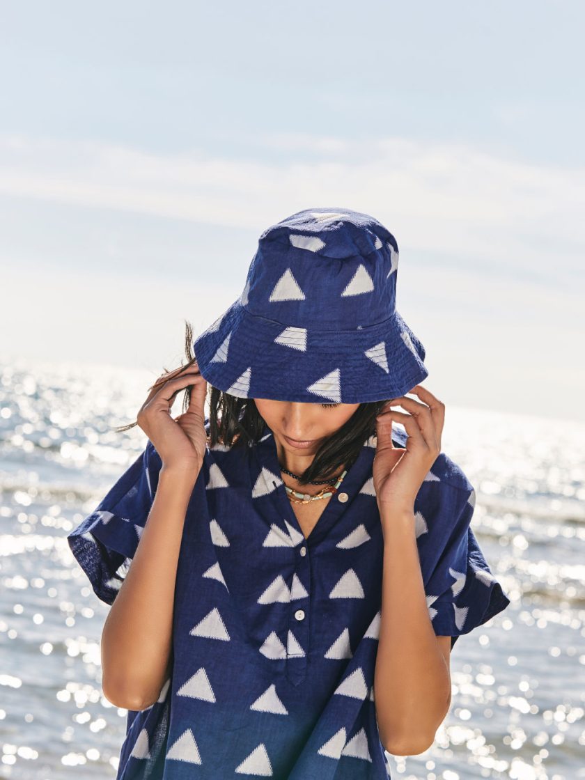 camisa-azul-set-gorro-estampado