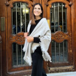 Chal cashmere con flecos gris